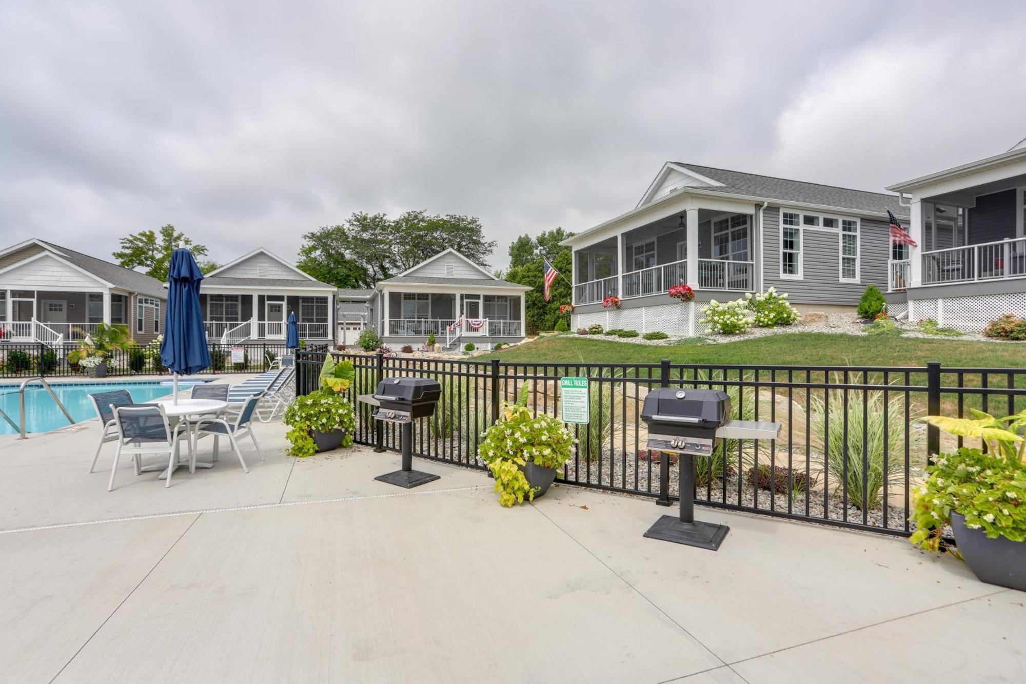 Sleek Lakeside Marblehead Home With Screened Patio Exteriör bild